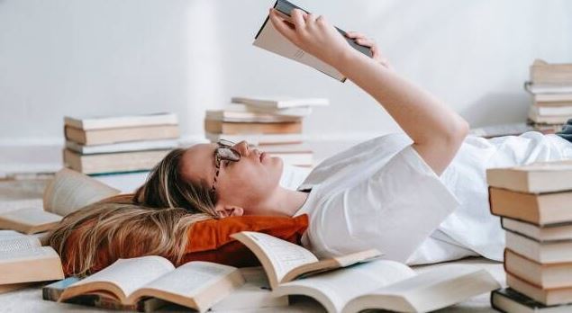 چگونه کل کتاب را در یک روز بخوانیم 